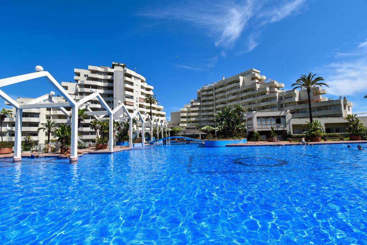 Benal Beach, Luxury Sea & Mountain View Beachside 1 Bedroom Apartment Бенальмадена Екстер'єр фото