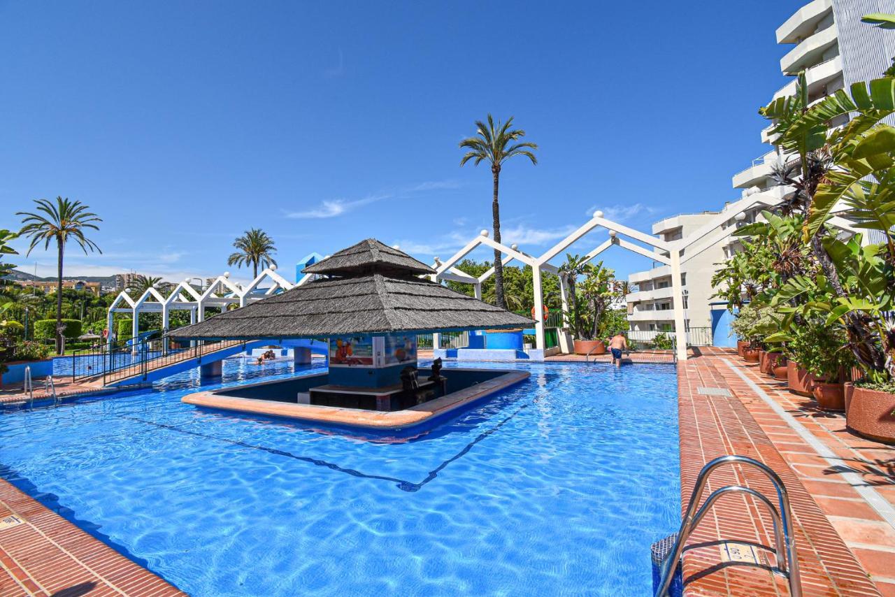 Benal Beach, Luxury Sea & Mountain View Beachside 1 Bedroom Apartment Бенальмадена Екстер'єр фото